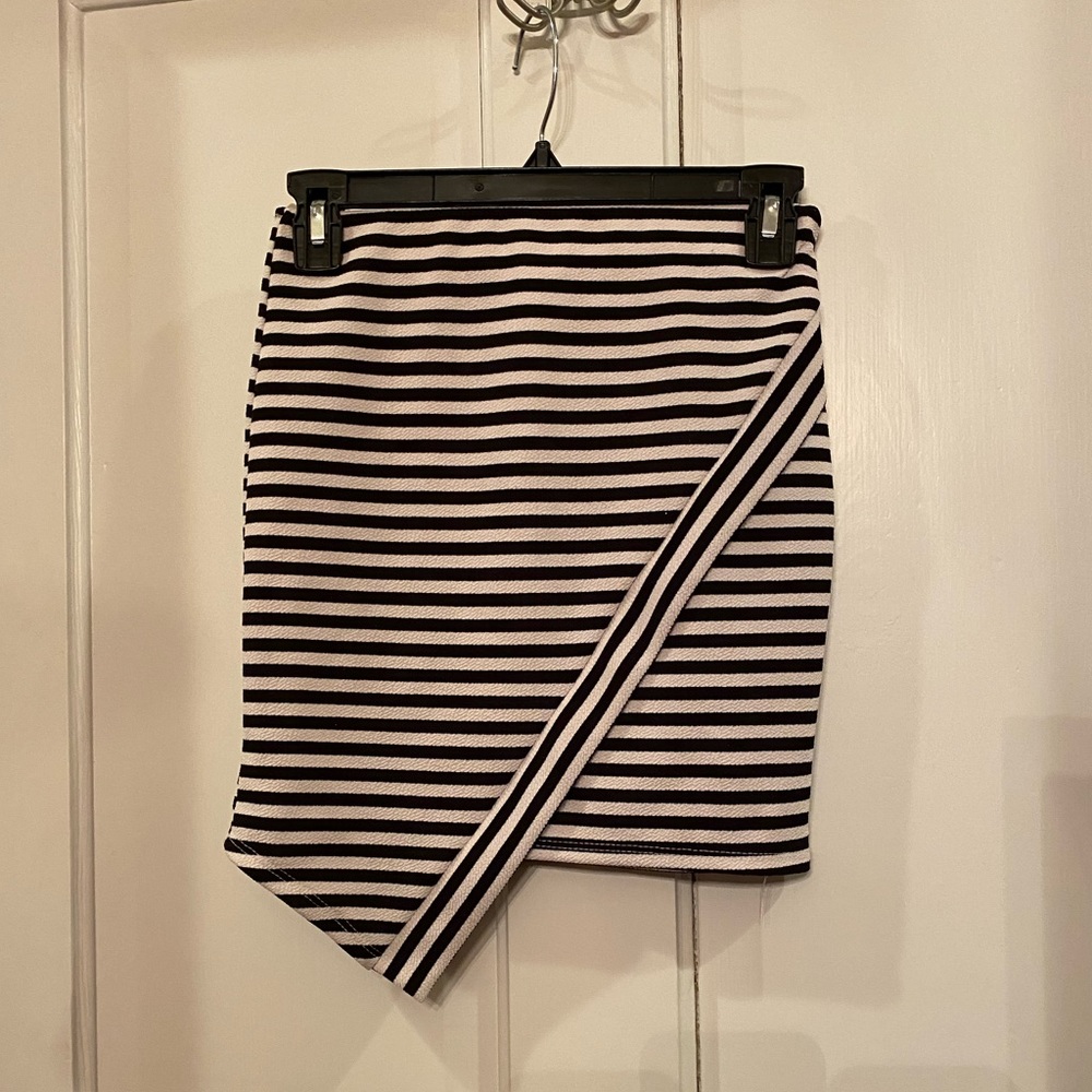 A’gaci Black/White Stripe Skirt Size S